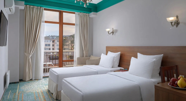 Двухместный номер Standard с балконом и с видом на город Garuda Boutique Hotel