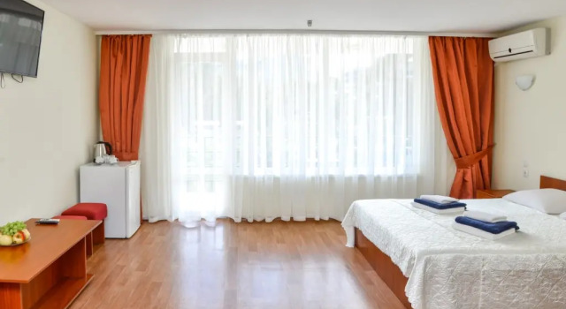 Трёхместный номер Comfort с балконом Пансионат Нева