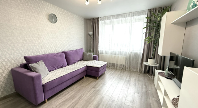 V Zhk Komarovo V Tsentre Tyumenskoy Slobody Flat, Prenota Appartamento Hotel a Tyumen Region con parcheggio, Parcheggio