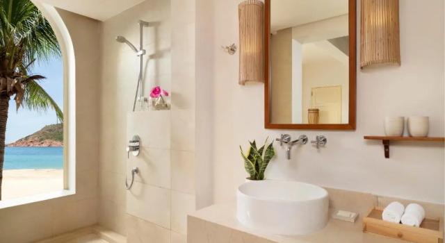 Полулюкс с балконом и с красивым видом из окна Avani Quy Nhon Resort