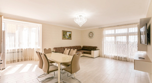 Elitnye Apartamenty Iriny Savelyevoy - Park - "krasnoye Solnyshko" - Parkovka