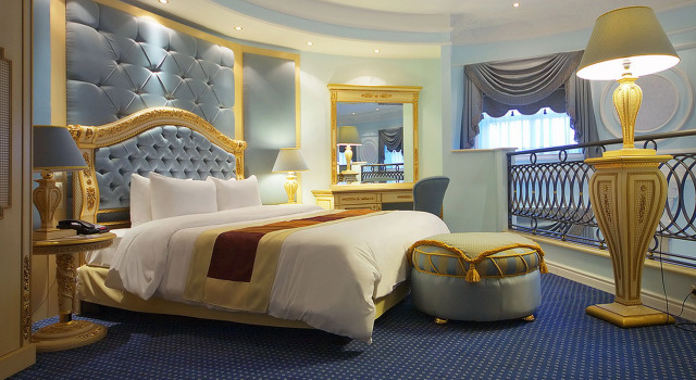 Люкс Presidential с балконом и с видом на город Отель Crowne Plaza Minsk