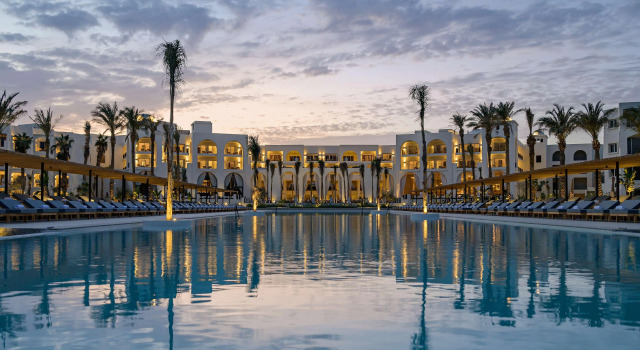 Курортный Отель Serry Beach Resort