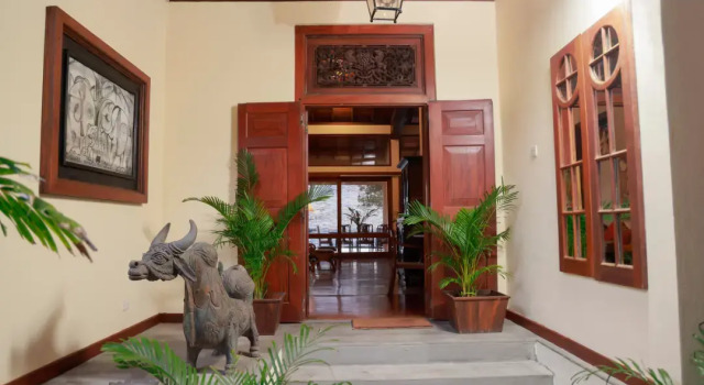 Апартаменты South Point Villa - 3 bedroom Beach Front Villa
