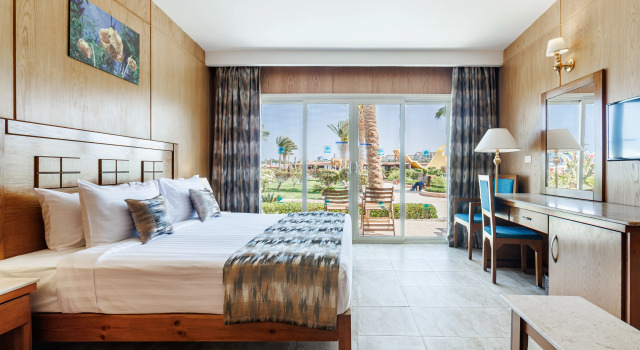 Семейный люкс Superior Sunrise Alora Aqua Park Resort