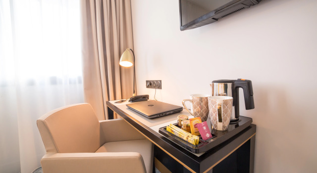 Семейный номер Standard с балконом и с красивым видом из окна Best Western Journel Nice Saint-Laurent-du-Var