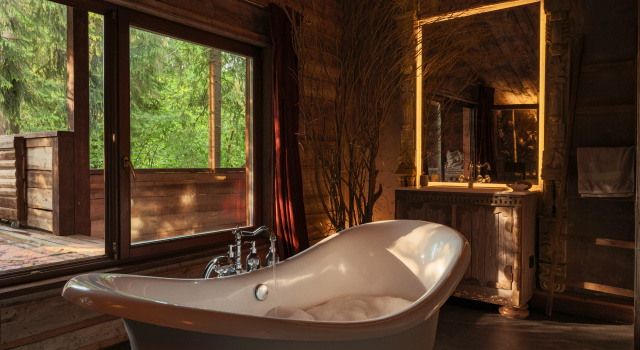 Neobychnyi Dom s Bolshoi Vannoi Private house, Book Feriehus Hoteller i Moskva oblast med parkering, Parkering