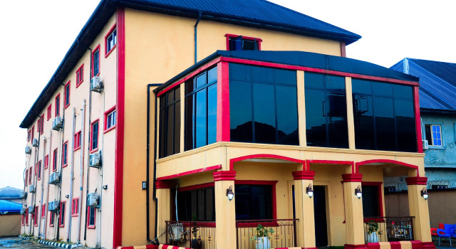 Отель LAKE SIDE HOTEL WARRI