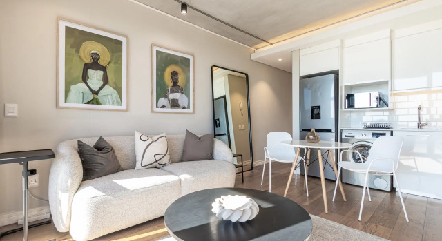 Апартаменты Deluxe c 1 комнатой с балконом и с видом на город Отель The Docklands by ITC Hospitality