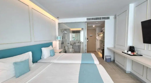 Двухместный номер Deluxe с балконом и с видом на город The Bloc Hotel Phuket
