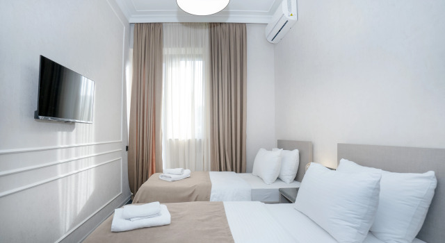 Люкс с 2 комнатами с балконом и с красивым видом из окна Hotel Best Tbilisi
