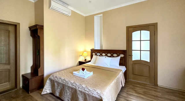 Suite doppia con balcone e con vista sul cortile Imperial-2011 Hotel