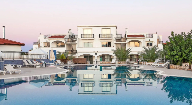 Люкс Deluxe Отель Carrington Holidays