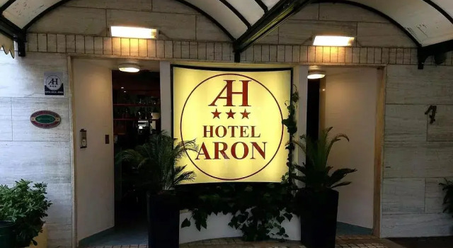 Отель Aron Rimini