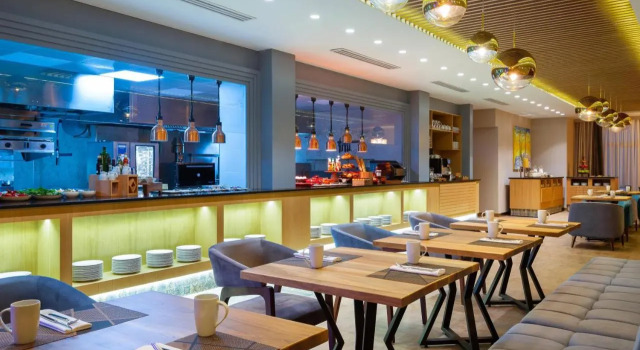 Courtyard by Marriott Tashkent, Reservar Hotel Hotéis de 4 estrelas em Tashkent, 4*