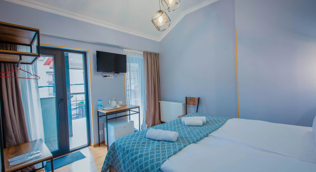 Двухместный номер Standard с балконом и с красивым видом из окна Отель Central Gate Tbilisi Boutique Hotel