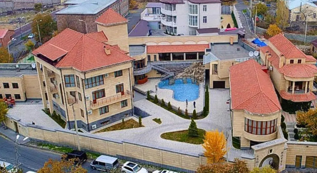 Отель Grand Hills