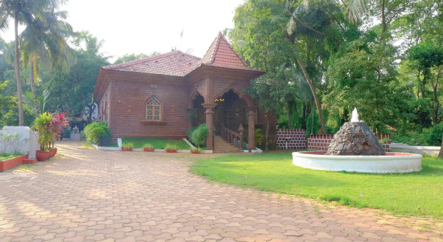 The Byke Royal Pearl Hotel, Rezerwuj Hotel Hotele w North Goa z parkingiem, Parking