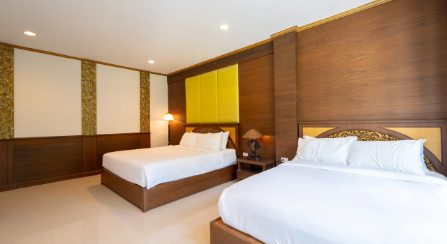 Семейный люкс с балконом и с видом на бассейн The Green Beach Resort