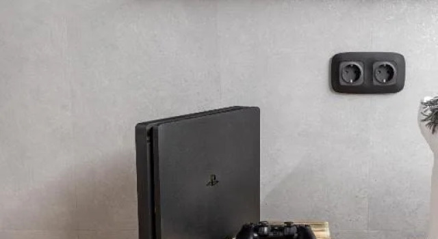 Big King with PS4 (no window) Dot Space 84