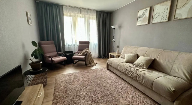v Centre Goroda u Ledovogo Dvorca Flat, Rezervovat Apartmán Hotely v Novgorodská oblast s parkováním, Parkování