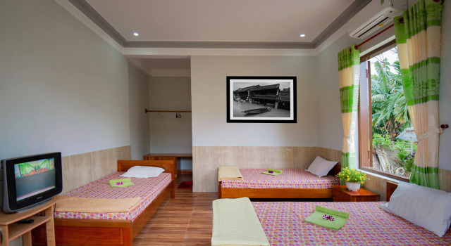 Двухместный номер Standard с балконом и с красивым видом из окна Гостевой Дом Petunia Garden Homestay