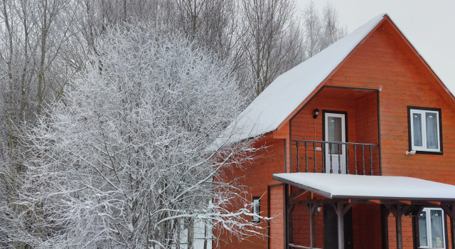 Domik V Lesu Guest House, Prenota Affittacamere  