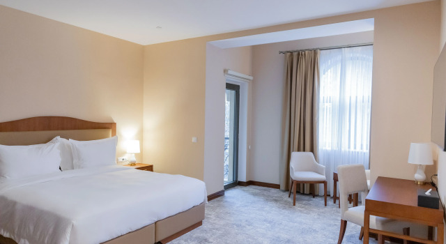 Двухместный полулюкс с балконом и с видом на город The Central Point Hotel Baku