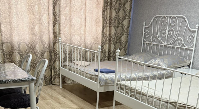 Avlu manzaralı Standart üç kişilik oda Leon Mini-Hotel