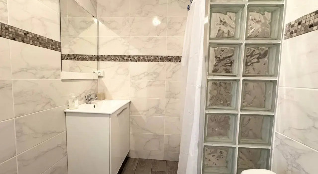 Четырёхместный номер Standard с балконом Апартаменты Apartsalou Bilbao 2
