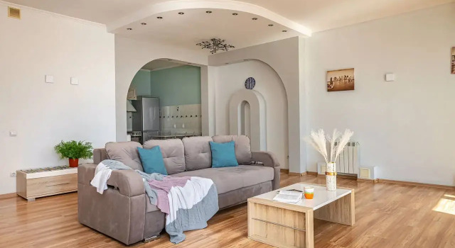 Yevro Dvushka 80 Kv V Tsentre Vid Na More I Mosty Flat, Buchen Sie Ferienwohnung Wladiwostok 