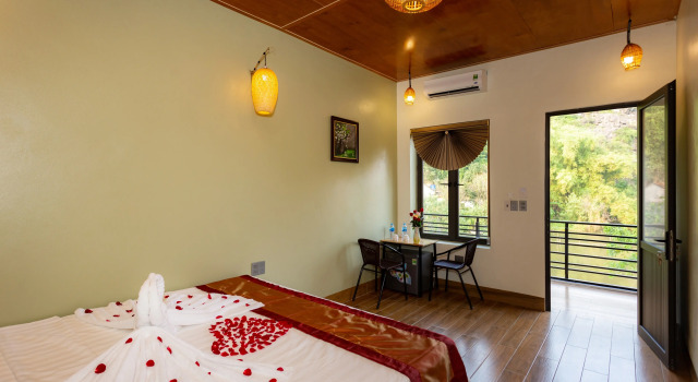 Двухместный номер Superior с балконом и с красивым видом из окна Гостевой Дом Ninh Binh Valle Montana Homestay