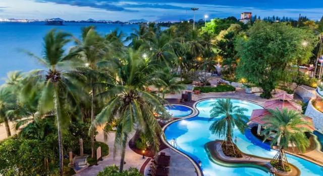 Отель Cholchan Pattaya Beach Resort
