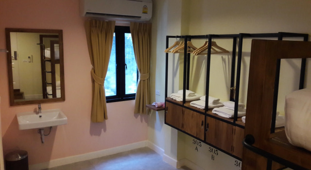 Кровать в общем номере Siri Poshtel Bangkok