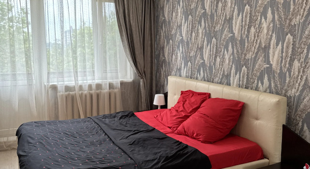 Uyutnaya 1 Komn. Okolo 76 Divizii Flat, Rezerwuj Apartament Hotele w Obwód pskowski z parkingiem, Parking