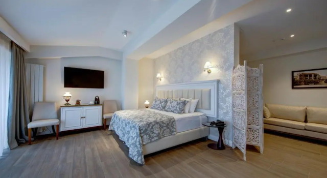 Двухместный люкс Superior с балконом Hotel Passport Tbilisi