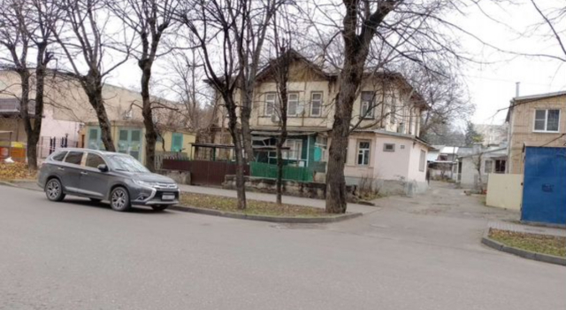 Квартира В самом Центре города Ессентуки, 3 минуты КурортныйПарк, Источники, Санатории, ванны, кафе, столовые, рынок, вокзал, Забронировать Апартаменты/квартира Отели Ессентуков с парковкой, рядом с Курортный парк, Парковка
