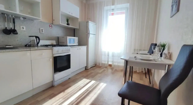 V Tsentre Svetlaya Uyutnaya Ryadom S Parkom Flat, Prenota Appartamento Hotel economici a Tatarstan