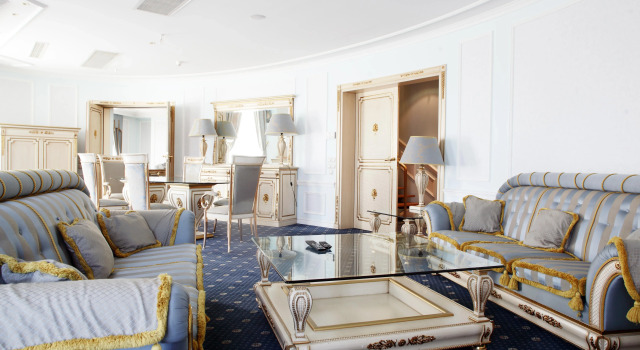 Люкс Presidential с балконом и с видом на город Отель Crowne Plaza Minsk