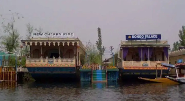 Отель Houseboat Donoo Palace, Забронировать Отель Сринагар Jammu & Kashmir Ski