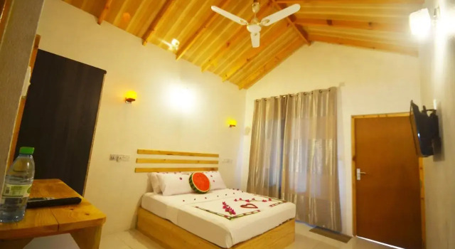 Resten Inn Hotel, Book Hotel Hotels in Thoddoo with Meals, Half/Full Board