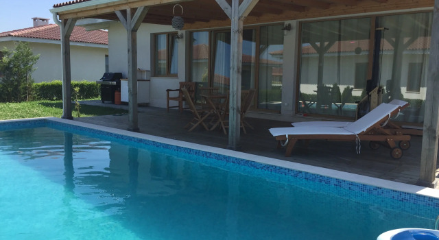 Вилла White House Family Villa with a pool 1