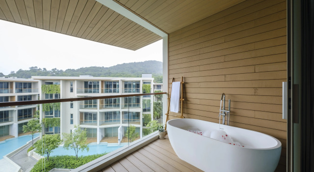 Двухместный номер Deluxe Sky Bath с балконом Wyndham Grand Nai Harn Beach Phuket