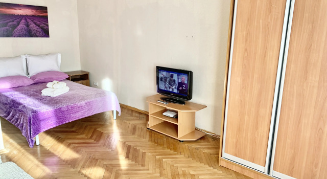Ryadom S Metro Shabolovskaya Apartments, Prenota Appartamento Hotel economici a Mosca, vicino a Shukhov Tower