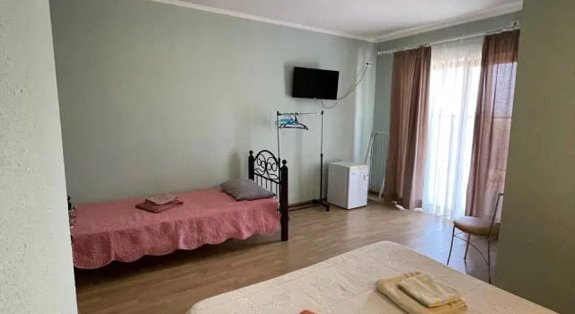 Трёхместный номер Comfort с балконом Гостевой Дом Альтера