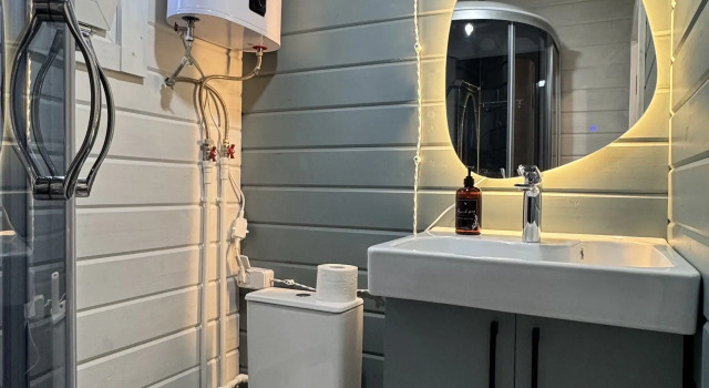 Двухместный коттедж Comfort с балконом и с красивым видом из окна Отель Зона Комфорта
