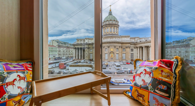Квартира-студия Русский Балет BookingSPB с видом на Казанский Собор и Канал Грибоедова, Забронировать Апартаменты/квартира Отели Санкт-Петербурга с парковкой, рядом с Станция метро «Сенная Площадь», Парковка