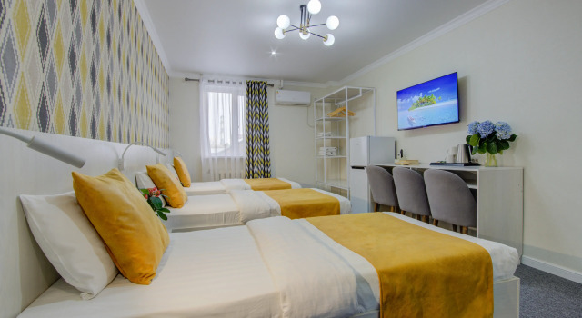 Трёхместный номер Солнечный Viva Hotel