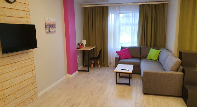 Na Kommunalnoy 15b Flat, Rezerwuj Apartament Hotele w Obwód pskowski z parkingiem, Parking