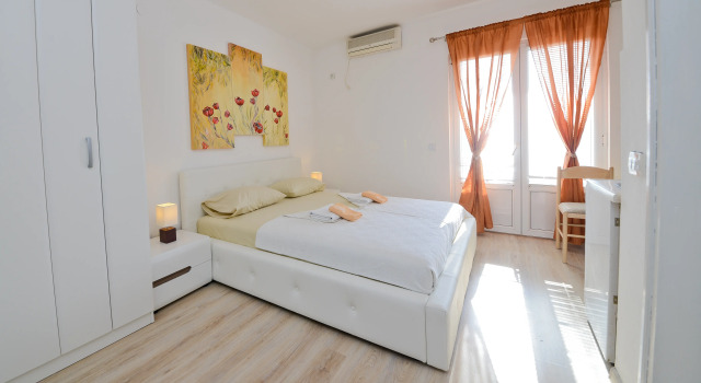 Čenić Apartments, Book Apartment Rafailovici 
